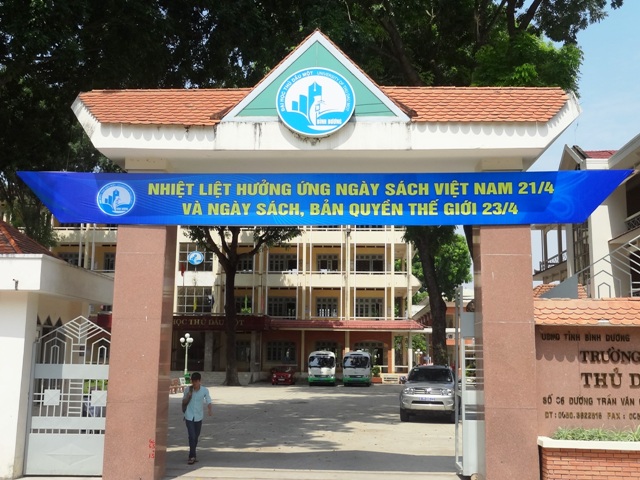 Hỉnh ảnh chào mừng ngày sách Việt Nam năm 2014 tại trường ĐH TDM